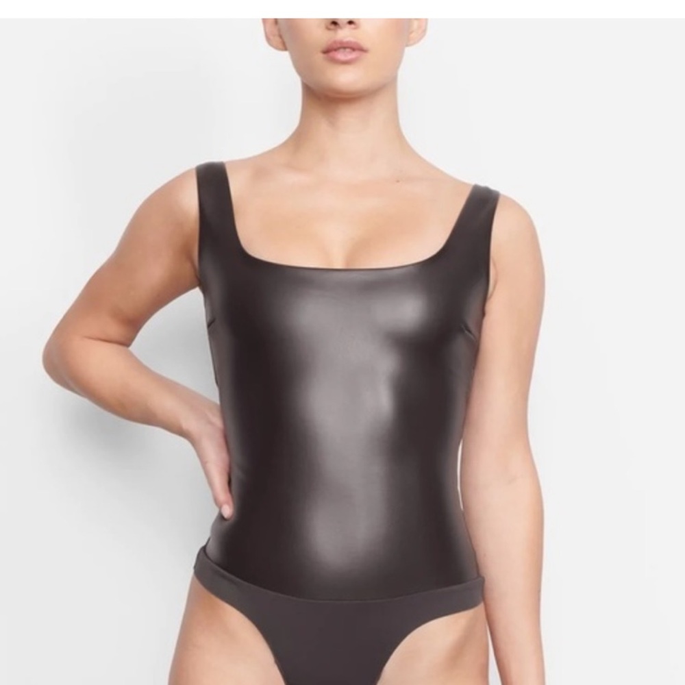 NWT SKIMS faux leather scoop bodysuit S in Soot